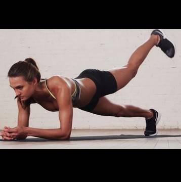 Златното упражнение за стегнат корем. Само 2 минути са ви необходими на ден и ще имате желания корем (Видео)