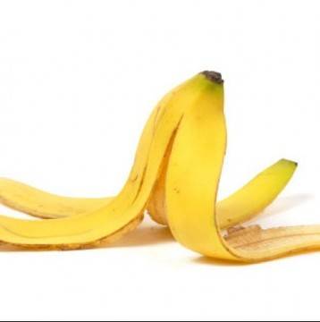 Обелките от банани лекуват хемороиди и акне! Не ги изхвърляйте!