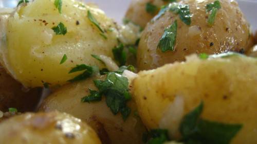 Диетолог посочи кой не бива да яде картофи и моркови