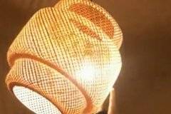 Котарак се качи на полилея и разсмя мрежата ВИДЕО |