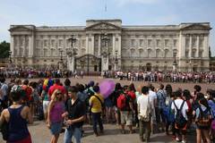 Паника в Бъкингамския дворец: Кралица Елизабет II напусна по спешност палата! |