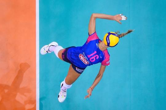 Ели Василева и Новара на полуфинал на световното клубно (видео снимки)