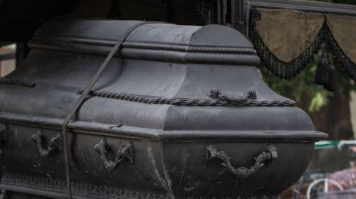 Какво се случва с тялото след 100 години в ковчег