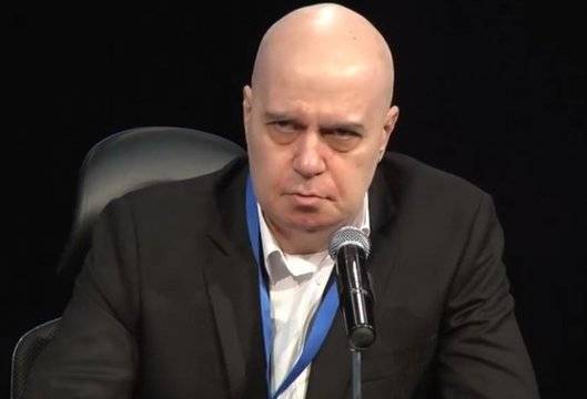 Слави реагира остро на удара от съда и се закани да… |