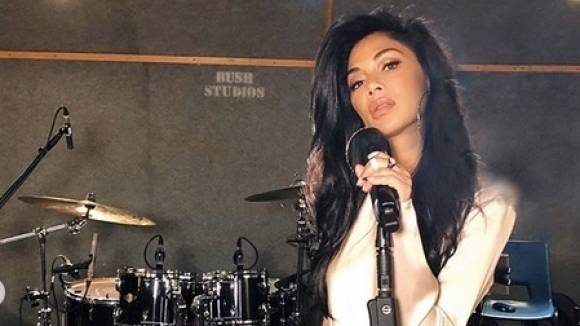 Никол Шерцингер с нов мъж? Целува я под завивките (видео снимки)