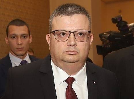 Обнародваха указа за освобождаването на Цацаров