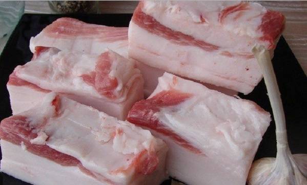 Ще паднете от стола от изненада! Ето какво наистина се случва с тялото ни, когато ядем сланина: