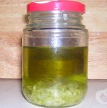 Уникално лекарство от чесън и олио за болки в ставите и артрит