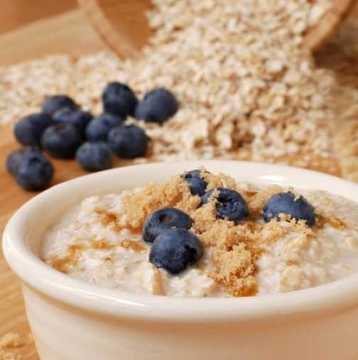 Прочистване на организма с овесени ядки и мед