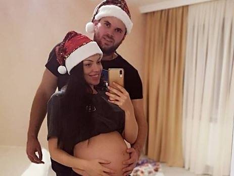 Славея, голямата дъщеря на Наско Сираков и Илиана Раева с коледна изненада – ще става майка (СНИМКИ)