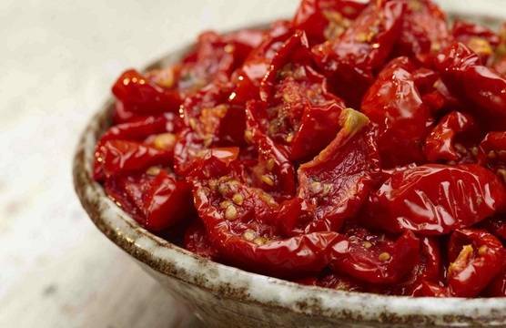 Как да си направим вкъщи сушени домати, които дават невероятен вкус на всяко ястие