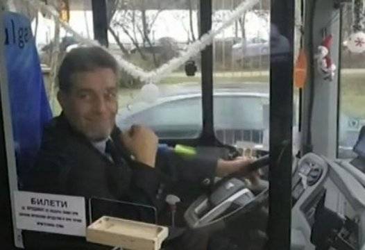 Цяла София говори за този шофьор на автобус СНИМКИ |