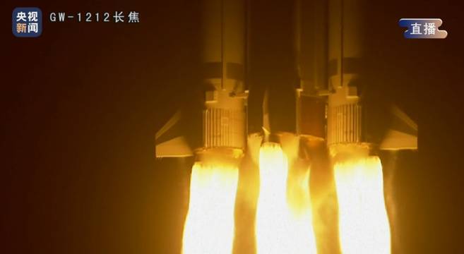 УСПЕХ: Тежкотоварната китайска ракета Лонг Марч 5 се върна в експлоатация след безпрепятствено изстрелване!