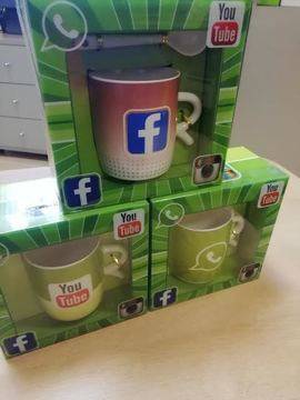 Красива порцеланова чаша с лъжичка