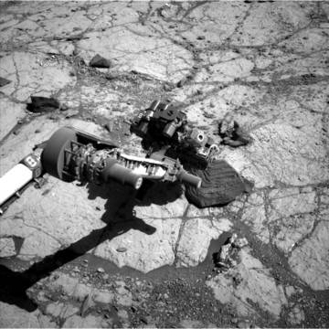 Американският марсоход Кюриосити започна Нова година със страхотни снимки на Червената планета