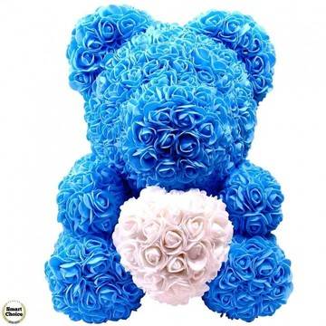 Ръчно изработено мече от рози в синьо с бяло сърце 37 см