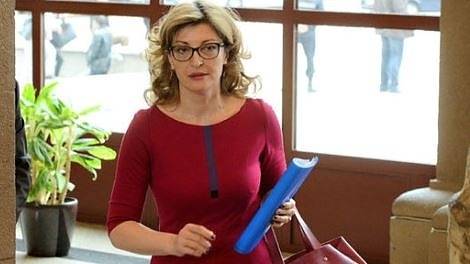 Захариева търси хора, които не искат да пътуват за САЩ, за да паднат по-бързо визите