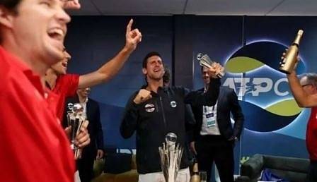 Джокович празнува купата, като запя хит на Камелия и поздрави всички българи (ВИДЕО)