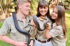 Семейство Ъруин, които помагат на пострадали от пожари животни в Австралия