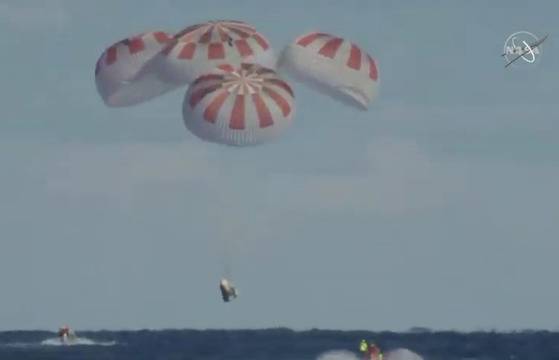 Илон Мъск: първият пилотиран кораб Крю Драгън ще е готов през февруари