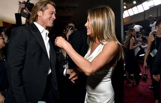 Брад Пит и Дженифър Анистън се прегърнаха на кинонагради, интернет полудя (СНИМКИ)