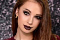 Грим за Кафяви Очи 2020: Ярки и Контрастни Идеи