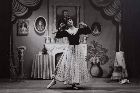 Историята на балерината, която танцуваше пред изрисувана публика