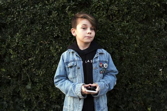 Кое е това момче?