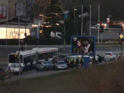 ВЕРИЖНА КАТАСТРОФА НА КРЪСТОВИЩЕ ВЪВ ВАРНА ПРЕДИЗВИКА ЗАДРЪСТВАНЕ