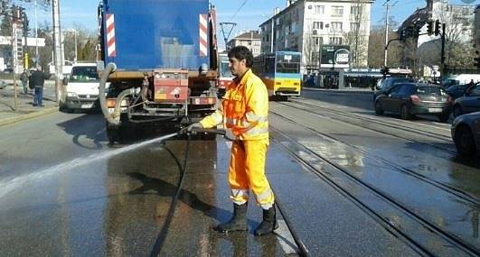 Столична община отново започна миене на улици и булеварди