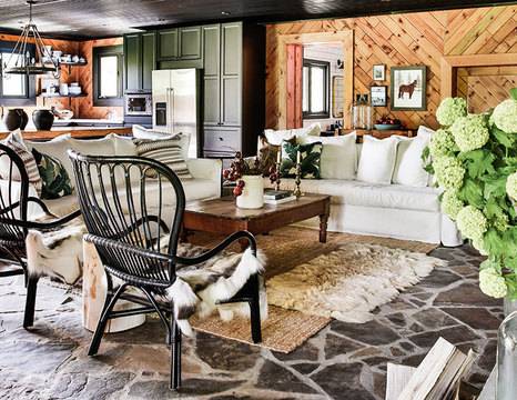 Стара конюшня, превърната в уютна дървена вила