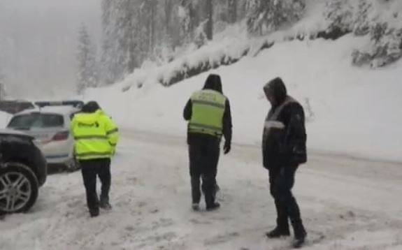 Снежна блокада: България продължава да е в капана на зимата