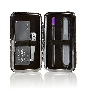 Комплект за маникюр с компактен калъф