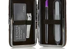 Комплект за маникюр с компактен калъф