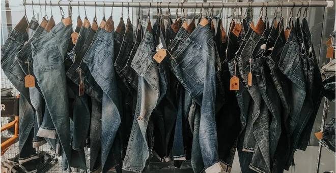 Колко често всъщност трябва да перем дънките си?