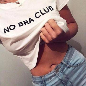 Тениска с надпис – No Bra Club