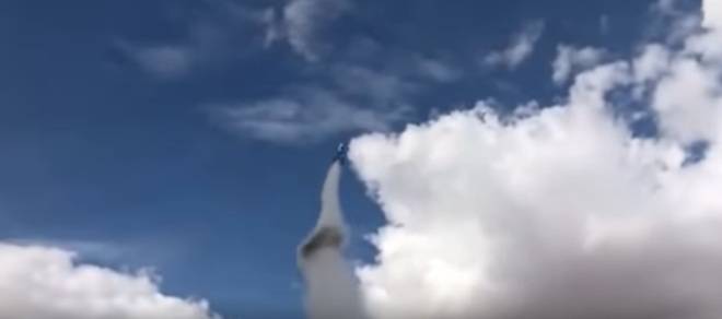 Плоскоземецът Майк Хюз загина по време на изстрелване със самоделната си ракета