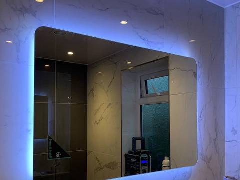 Ел техник Ямбол. Услуги по домовете без почивен ден. Спешен ел техник. Монтиране и смяна на ел. ключове, контакти,…