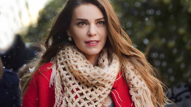 Режимът на Сюрея от Завинаги, с който актрисата се стопи до ослепителната фигура, която има