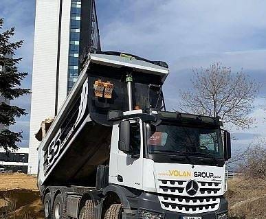 Незаконно депо за строителни отпадаци расте до летище “София” (СНИМКИ)