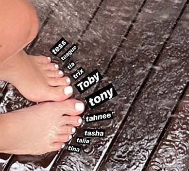 Кайли Дженър даде имена на пръстите на краката си (СНИМКА)