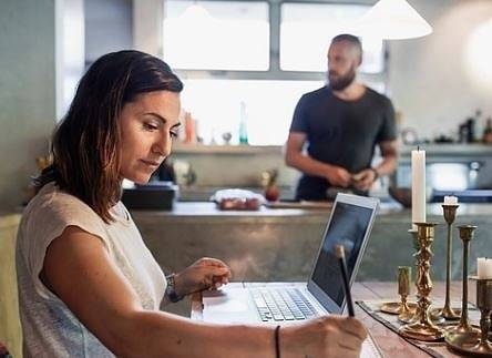 Социалното министерство предлага работа от вкъщи като предпазна мярка срещу коронавируса