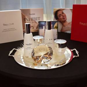 Inhibit V-Neck: Мастър Планът за шията и деколте