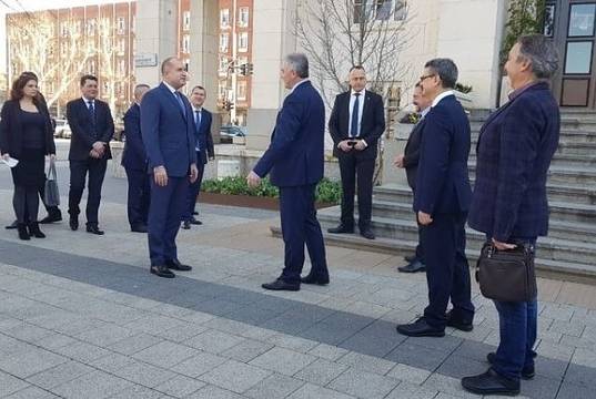 Започна срещата на президента Радев с кмета на Плевен (СНИМКА)