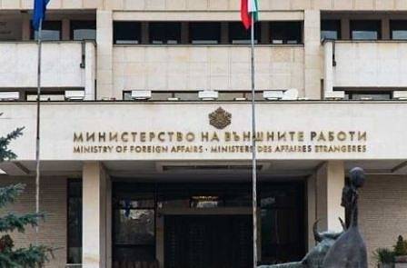 Външно министерство: Българите да пътуват извън страната при крайна необходимост