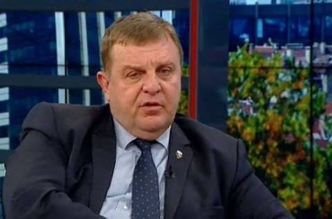 Каракачанов: Това не е военно положение, няма ограничаване на правата на хората