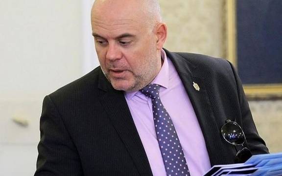 Прокуратурата ще проверява продажбата на лекарства и храни