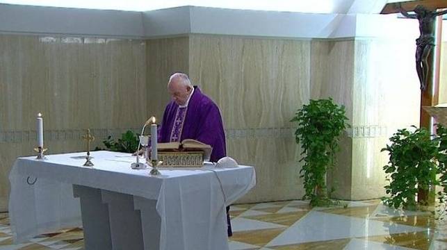 Папа Франциск с молитва срещу коронавируса и мира в семействата