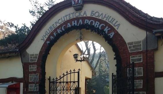 77 доброволци за ден набра „Александровска“ болница за битка с COVID-19