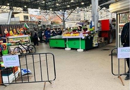 Пазарите в София работят! Не се допуска струпване на хора